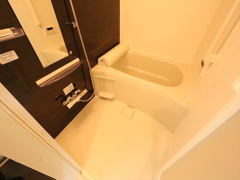 バス・シャワールーム　浴室暖房乾燥機付　追い焚き・オートバス機能付お風呂