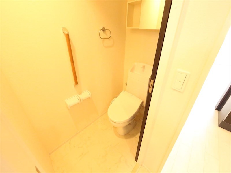 トイレ　温水洗浄暖房便座付トイレ