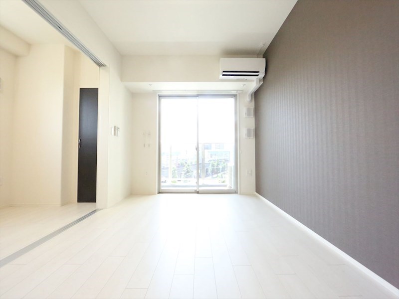 バルコニー　ＬＤＫ10.9帖　洋室4帖　エアコン完備　南面バルコニー