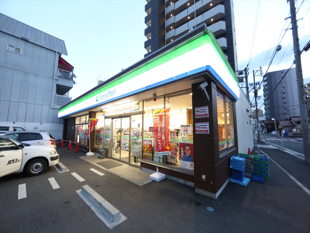 コンビニ　ファミリーマート 名古屋千代田店（コンビニ）（コンビニ）まで220m