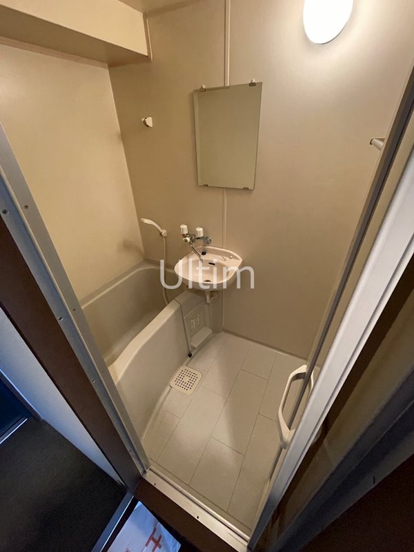 バス・シャワールーム　別の部屋の写真