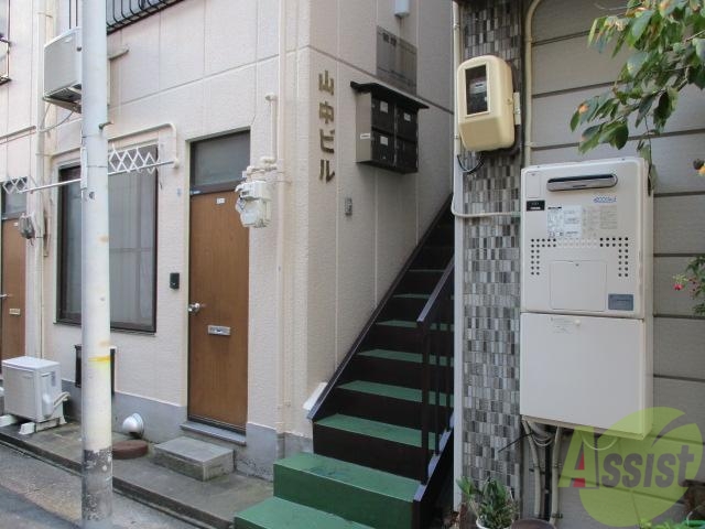 エントランス　エントランスです。１階は道路に面してます。