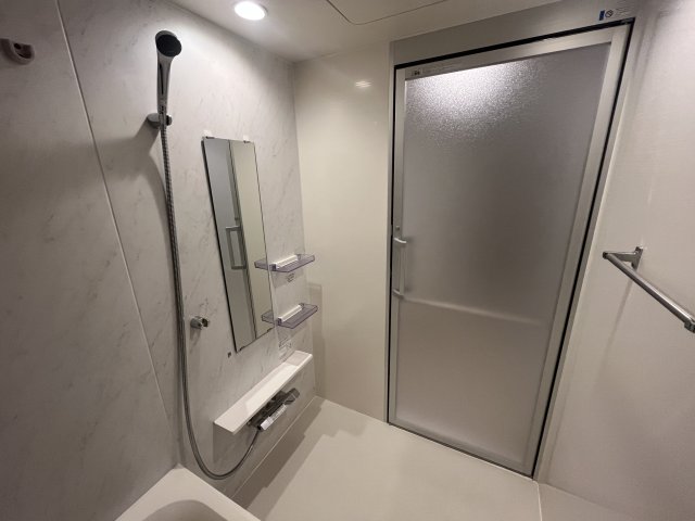 バス・シャワールーム　コンパクトで使いやすいお風呂です