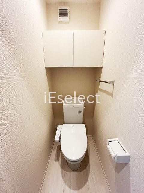 トイレ　温水洗浄便座付きのトイレ