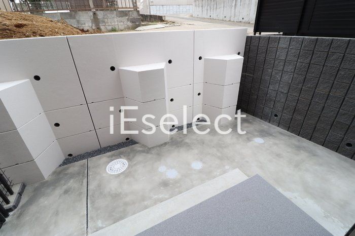 バルコニー　専用庭がございます