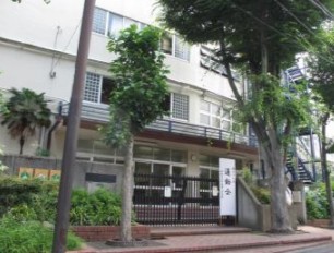 中学校　牛込第三中学校（中学校）まで982m