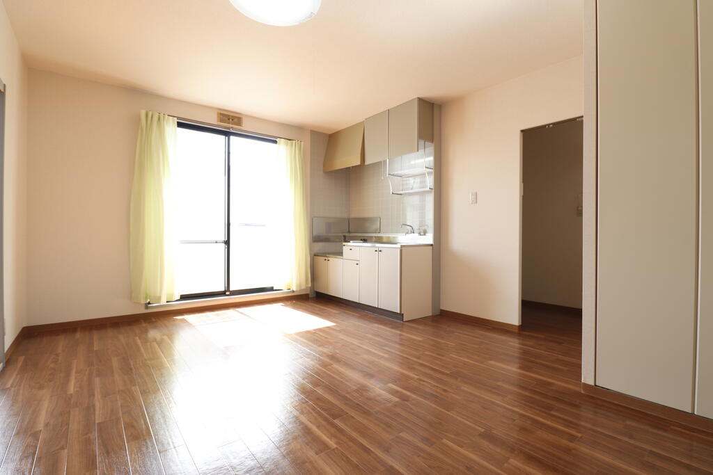 居室・リビング　日当たりの良いリビングです♪