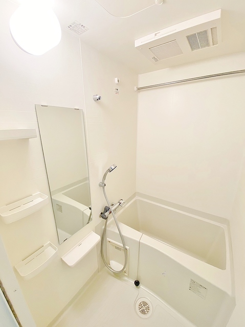 バス・シャワールーム　浴室乾燥・暖房・２４時間換気機能付き