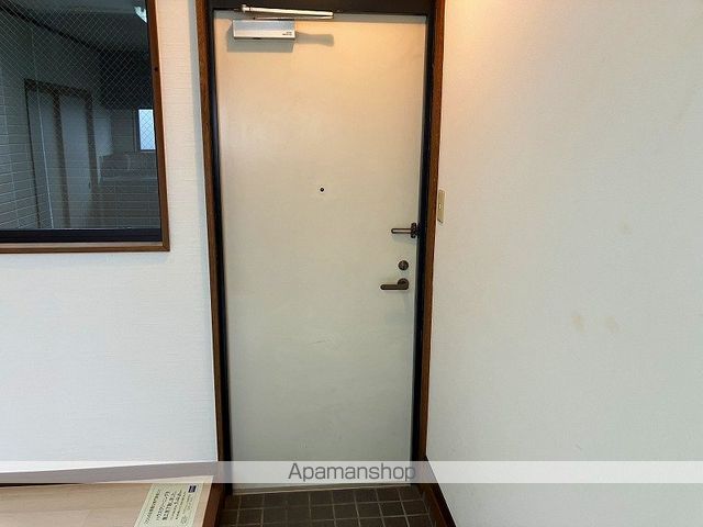 二瓶マンションの玄関写真