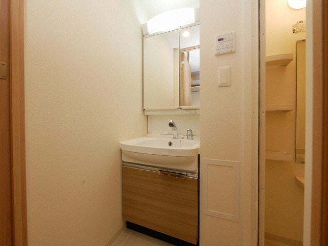 洗面設備　脱衣スペースもあります
