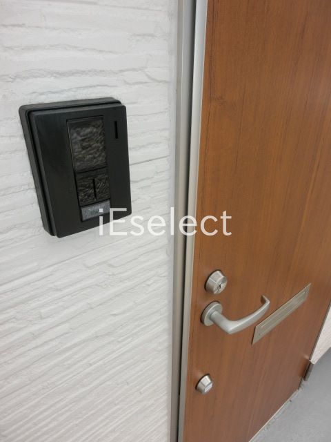 セキュリティ　カメラ付インターホンで急な来客も安心ですね