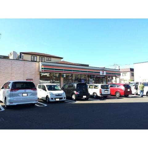 コンビニ　セブンイレブン札幌宮の森4条店（コンビニ）まで136m