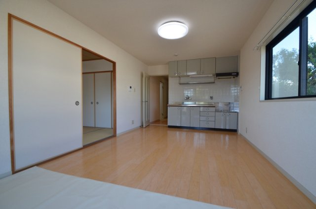 居室・リビング　広いリビングでくつろげます♪