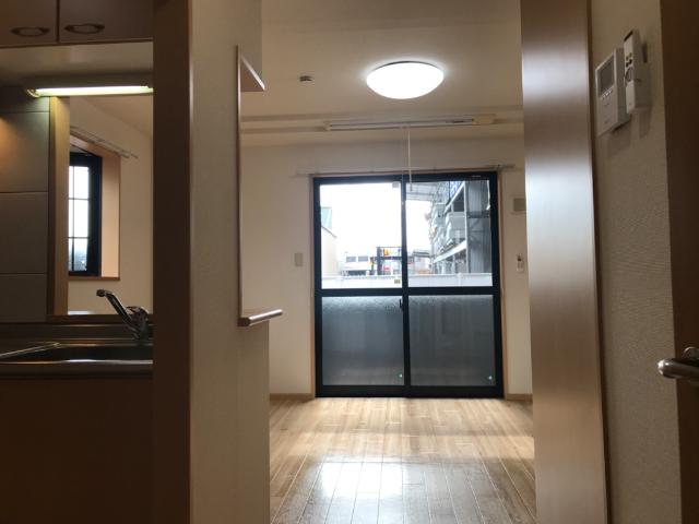 居室・リビング　室内