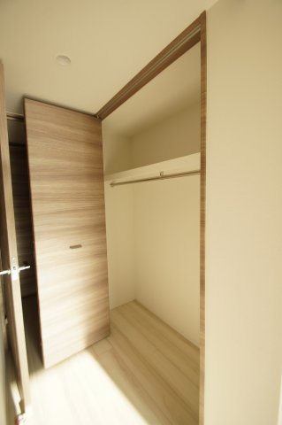 収納　たっぷりと収納ができるクローゼットです。