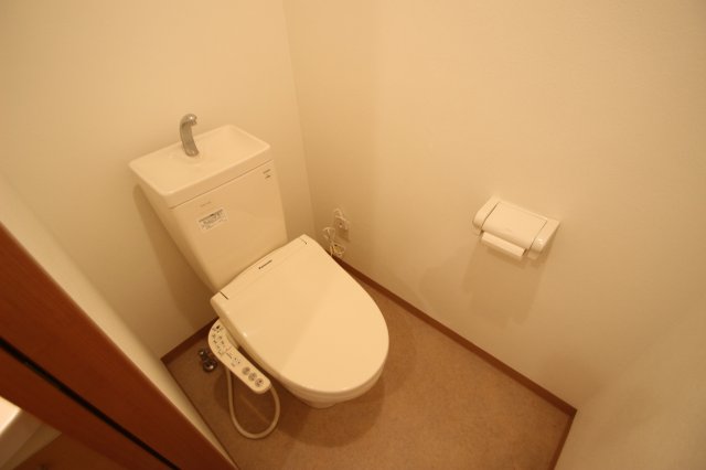 トイレ　※別号室参考写真