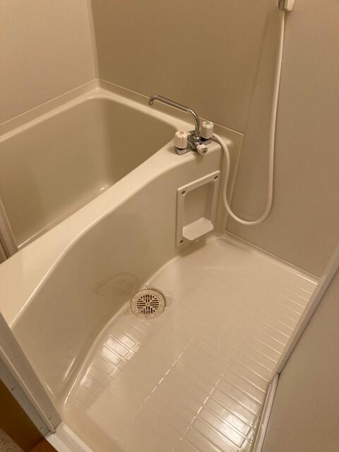 バス・シャワールーム　他号室　同施工参考写真