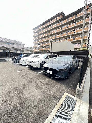 駐車場　駐車場があるので、車を買う予定の方も安心です
