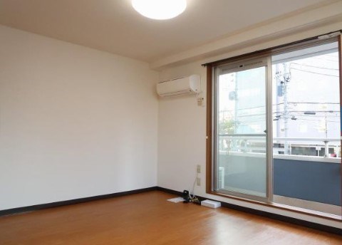 居室・リビング　別号室参考写真。現況優先となります。