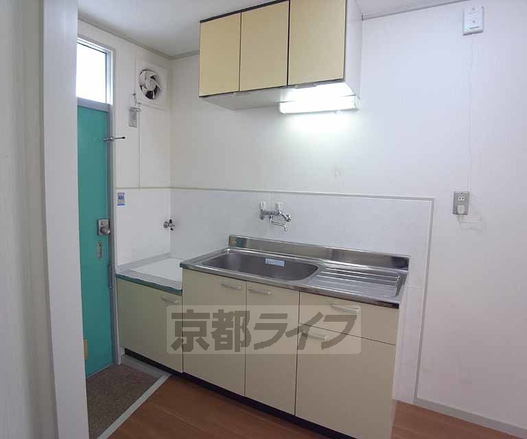 キッチン　ガスコンロがおける使い安そうなキッチンです。