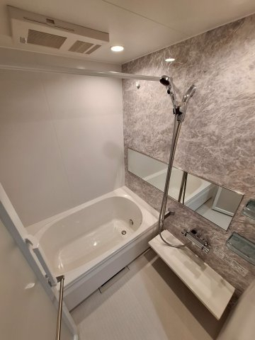 バス・シャワールーム　★浴室乾燥付きバスルーム★