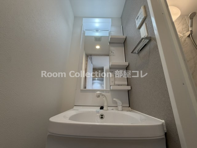 洗面設備　※同物件他部屋写真 反転、色違いの場合有 現況優先