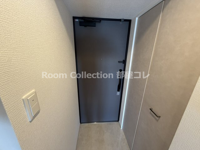 玄関　※同物件他部屋写真 反転、色違いの場合有 現況優先