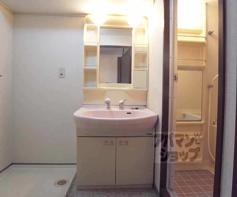 洗面設備　独立洗面台です。