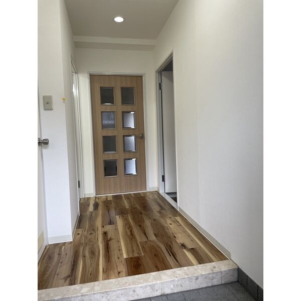 玄関　※305号室の写真です