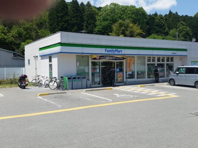 コンビニ　ファミリーマート　能勢町栗栖店（コンビニ）まで3108m