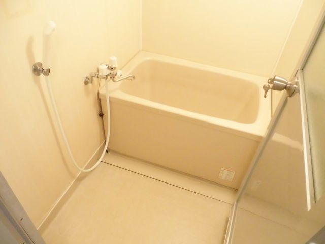 バス・シャワールーム　ゆったりサイズのお風呂です。