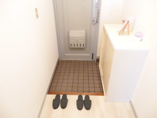 玄関　うれしい下駄箱つきです。