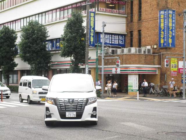 コンビニ　セブンイレブン（コンビニ）まで447m