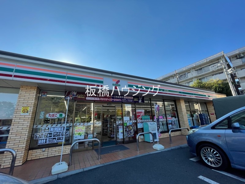 コンビニ　セブンイレブン北区浮間1丁目店（コンビニ）まで342m
