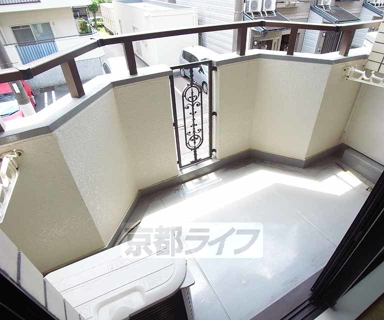 バルコニー　頑丈な南向きのバルコニー