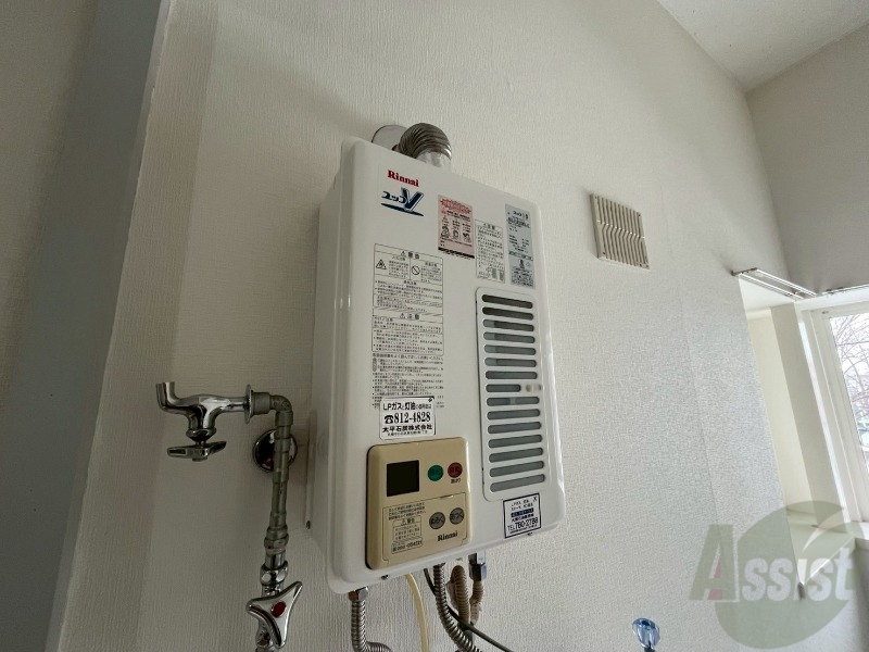 その他設備　給湯器は簡単操作で温度調整ができますよ。