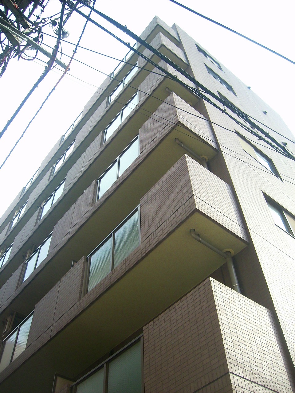 建物外観　横浜駅から徒歩4分！