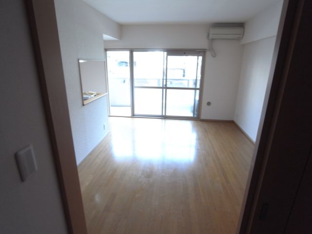 エントランス　日当たり抜群！！