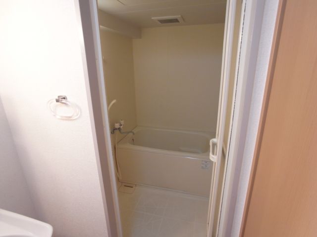バス・シャワールーム　ゆったりしたお風呂です。