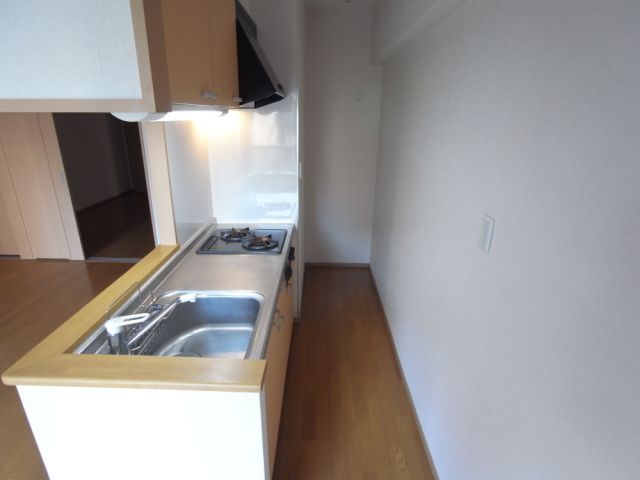 キッチン　リビングが見渡せますよ。