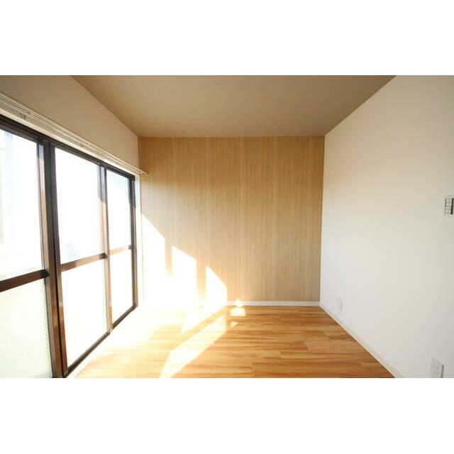 居室・リビング　現況有姿です。写真は前回入居前のものになります。