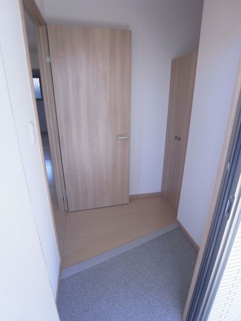 玄関　★シューズＢＯＸ付の玄関★※別のお部屋の参考写真
