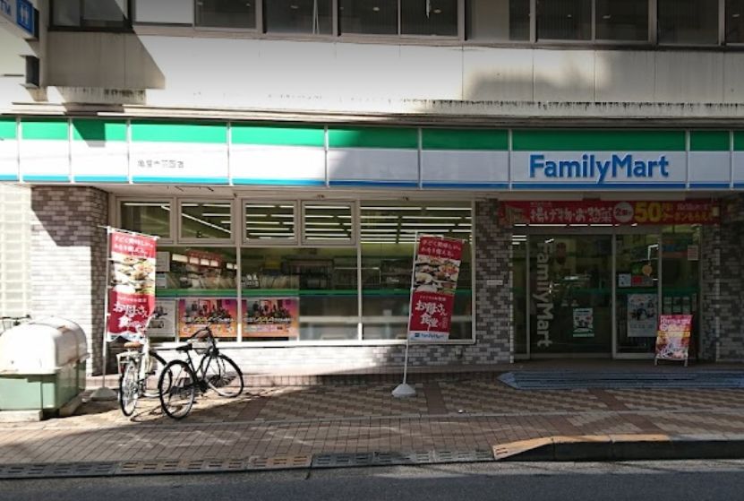 コンビニ　ファミリーマート亀屋赤羽西店（コンビニ）まで526m