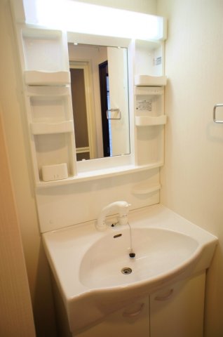 洗面設備　独立洗面化粧台付き