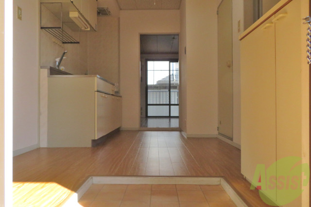 玄関　玄関入ると広いので圧迫感がありません。