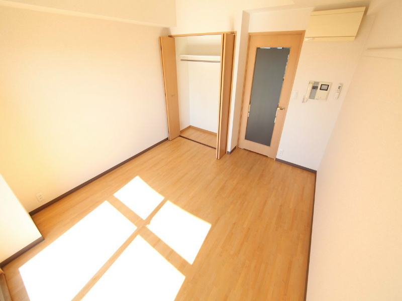 居室・リビング　洋室7.3帖　クローゼット（収納充実してます）