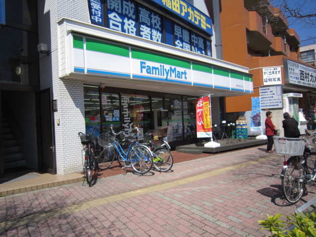 コンビニ　ファミリーマート東伏見北口店（コンビニ）まで563m