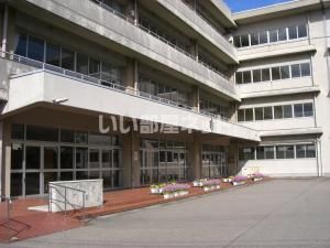 中学校　西南部中学校（中学校）まで379m