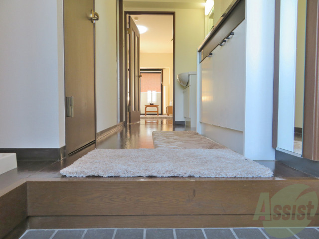 玄関　玄関の様子です。明るい印象ですね。気分もあがりそう。