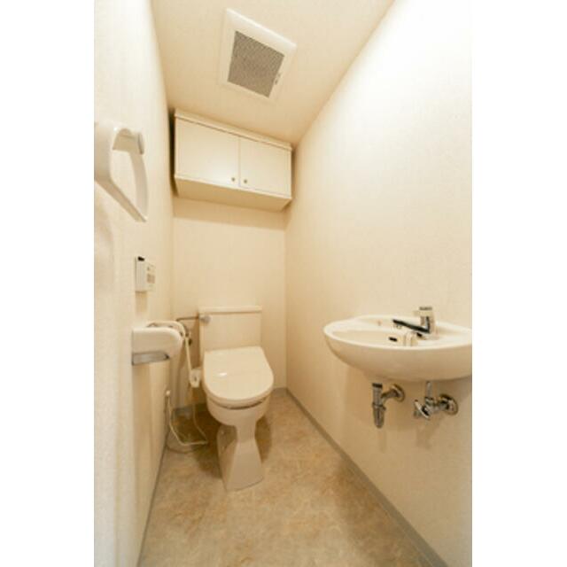 トイレ　※写真は同タイプ住戸です。